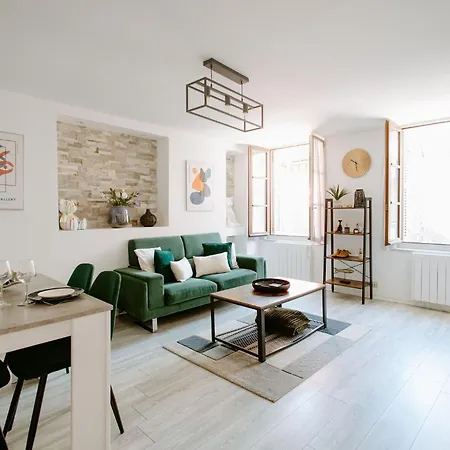 Apartman Le 77 De Satie *